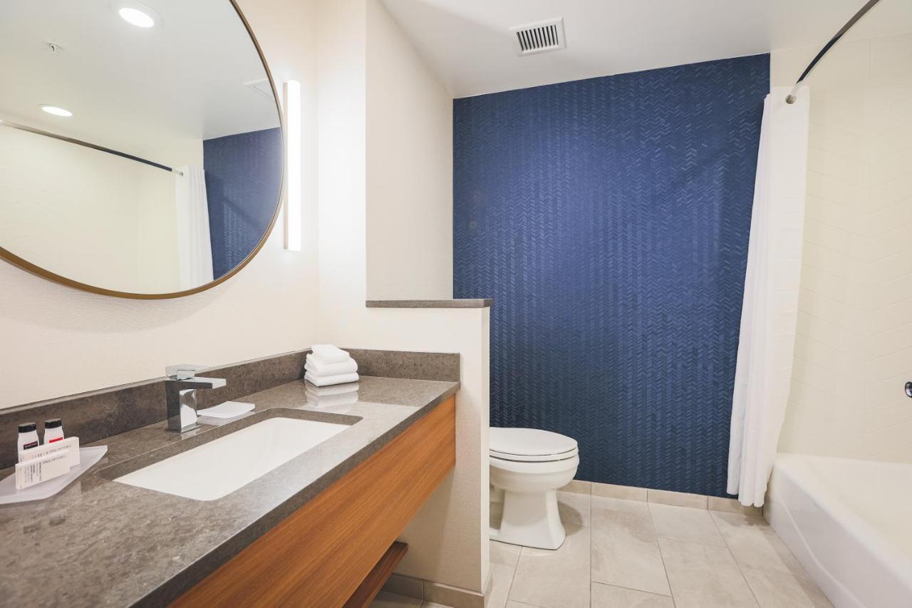 Fairfield Inn & Suites Маркет Екстер'єр фото