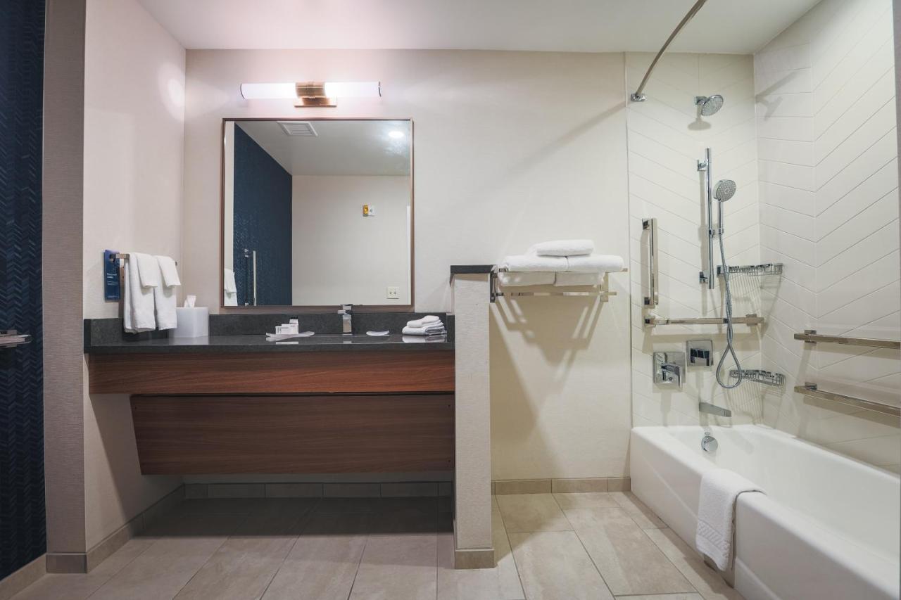 Fairfield Inn & Suites Маркет Екстер'єр фото