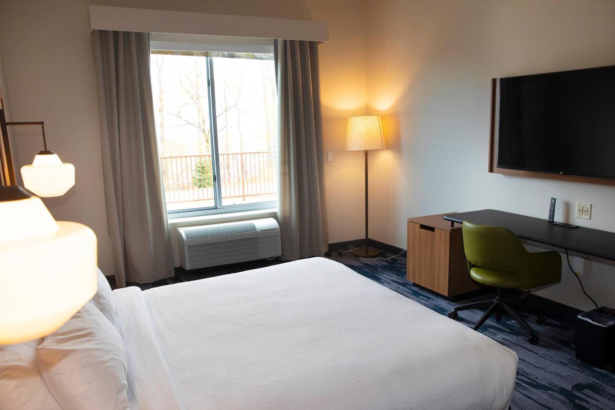 Fairfield Inn & Suites Маркет Екстер'єр фото