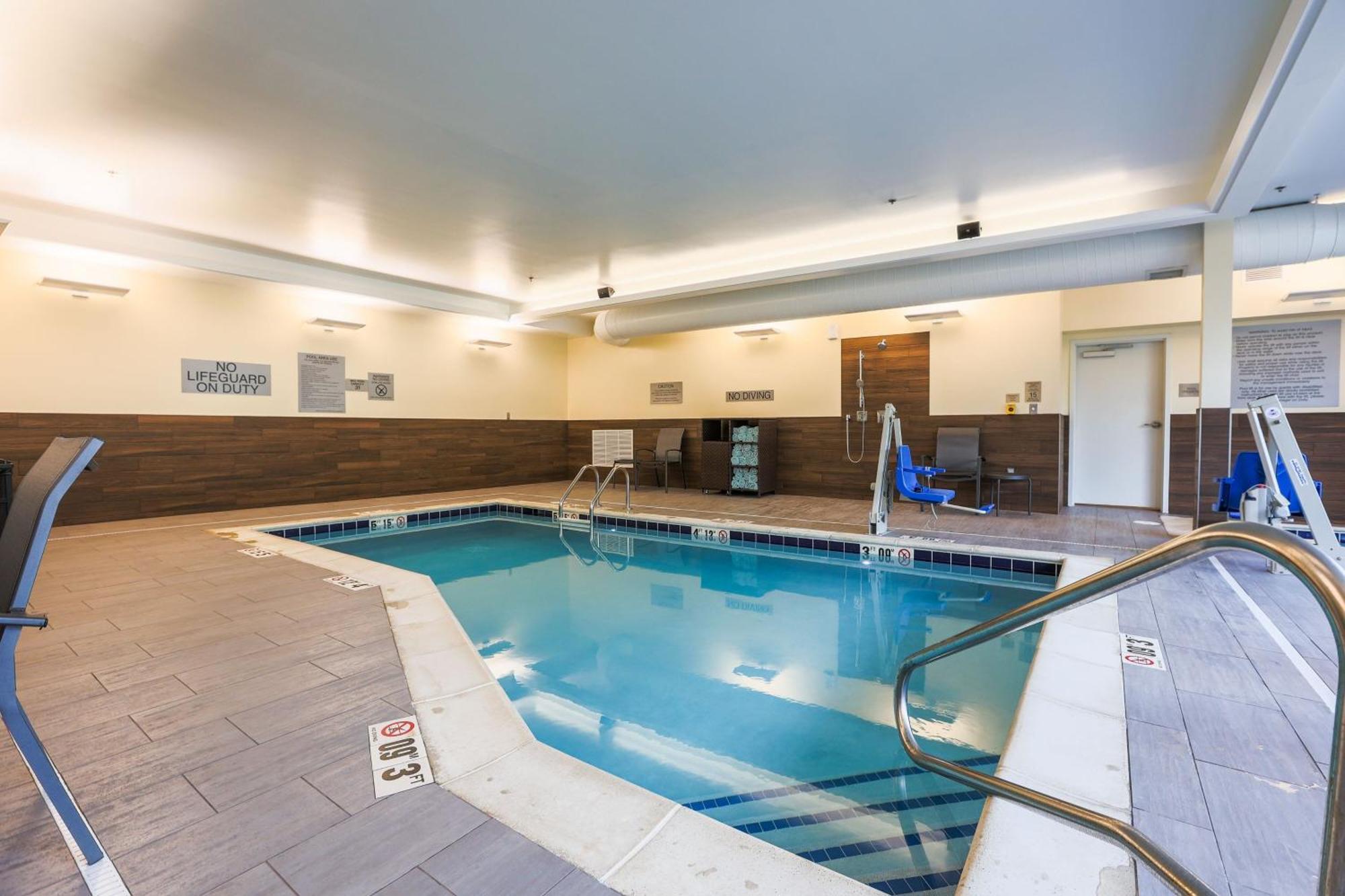 Fairfield Inn & Suites Маркет Екстер'єр фото